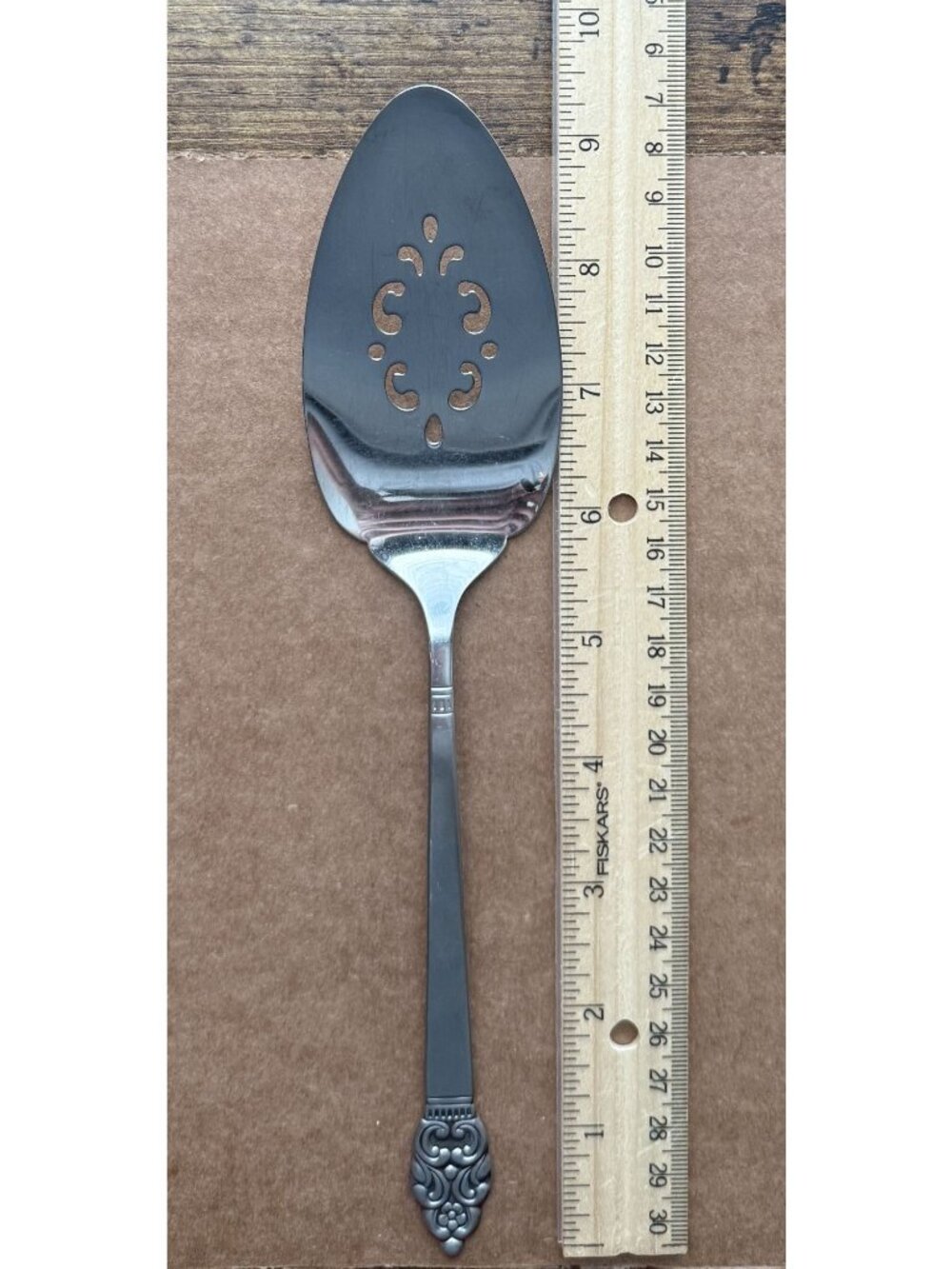 Oneida Community Vinland (Stainless) Pattern Pierced Pie Server 9 1/2 inch - Picture 6 of 6